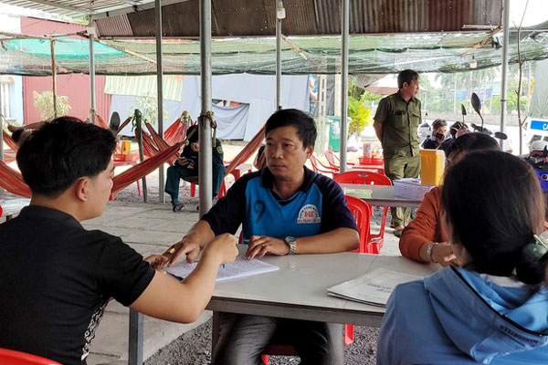 Quán ăn bị tố chặt chém khi bán đĩa cơm có lát thịt mỏng dính-1