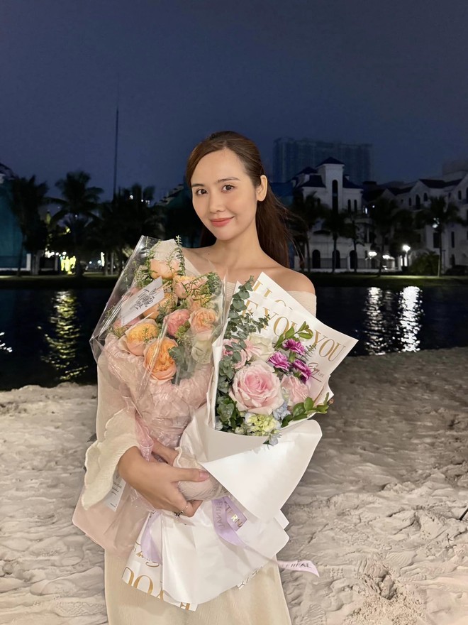 Huyền Lizzie lộ nhẫn cầu hôn của Mạnh Trường ở kết phim Chúng ta của 8 năm sau?-1