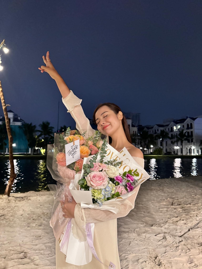 Huyền Lizzie lộ nhẫn cầu hôn của Mạnh Trường ở kết phim Chúng ta của 8 năm sau?-2