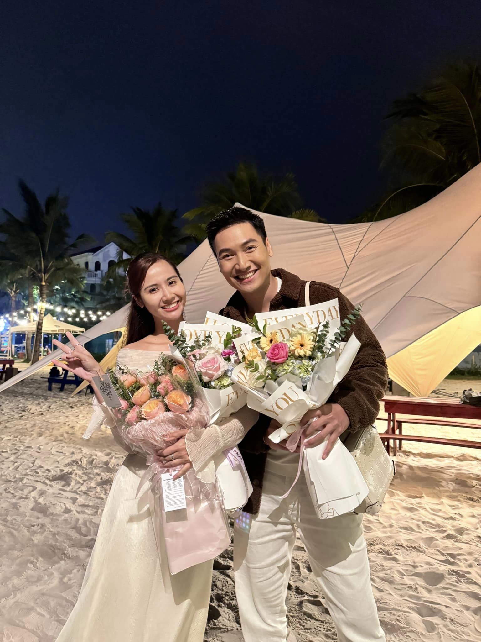 Huyền Lizzie lộ nhẫn cầu hôn của Mạnh Trường ở kết phim Chúng ta của 8 năm sau?-5