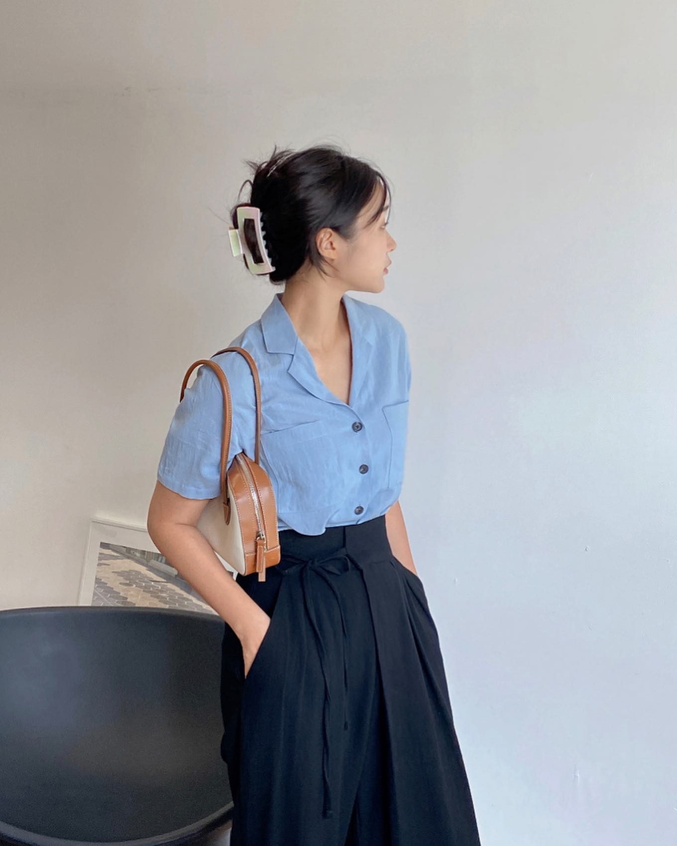 5 mẫu áo sơ mi trẻ trung, thịnh hành nhất mùa xuân 2024-3