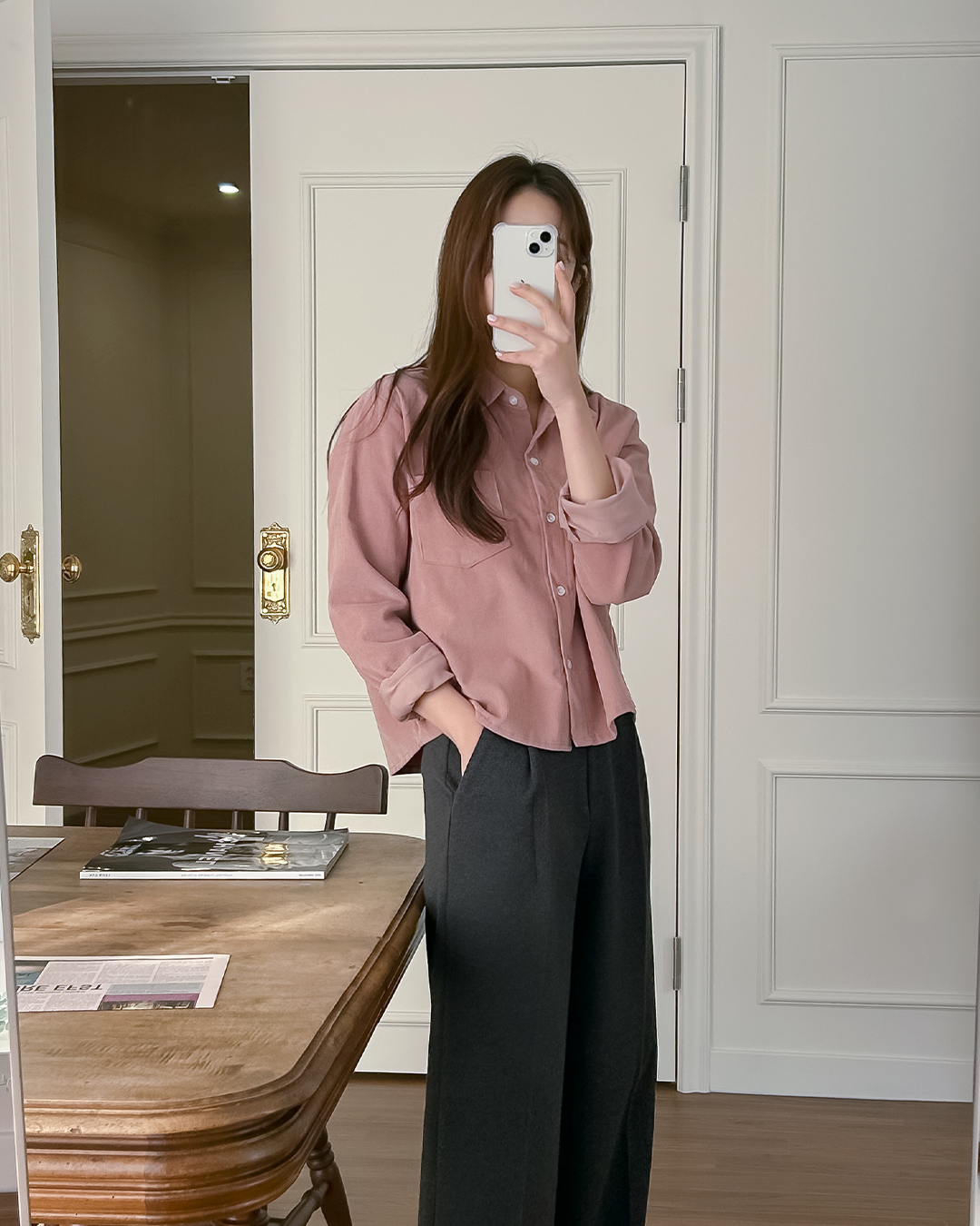 5 mẫu áo sơ mi trẻ trung, thịnh hành nhất mùa xuân 2024-5