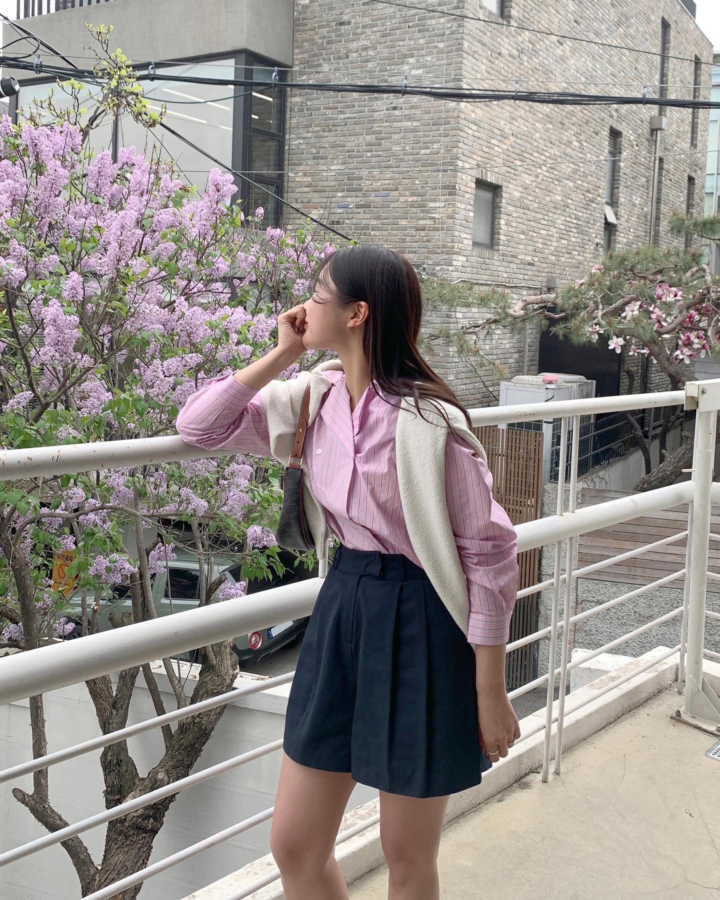 5 mẫu áo sơ mi trẻ trung, thịnh hành nhất mùa xuân 2024-7