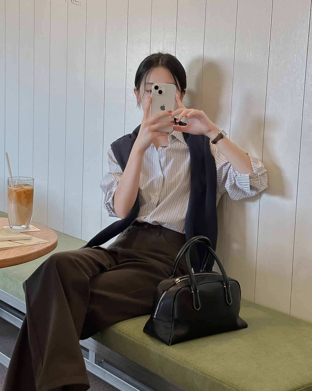 5 mẫu áo sơ mi trẻ trung, thịnh hành nhất mùa xuân 2024-8