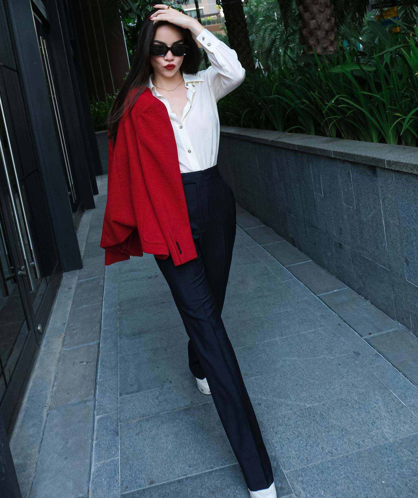 4 mẫu áo sang trọng, trẻ trung Hồ Ngọc Hà thường xuyên diện-6