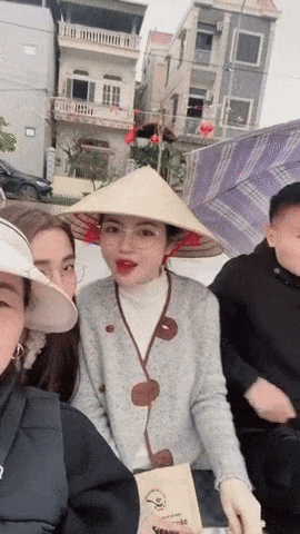 Chu Thanh Huyền về nhà chồng sau ồn ào thiếu lễ phép với mẹ Quang Hải, thái độ của gia đình chàng cầu thủ nói lên mối quan hệ-1