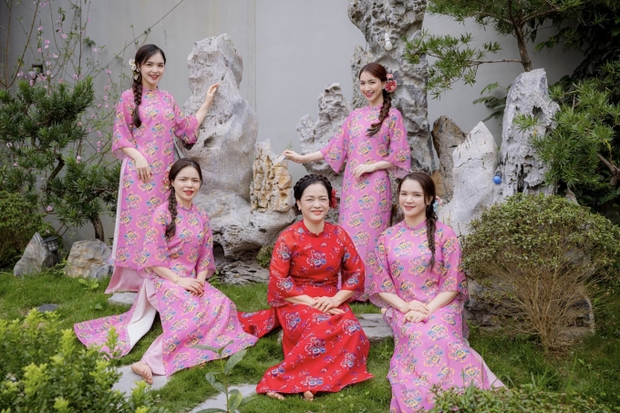 Hòa Minzy hiếm hoi đăng ảnh gia đình đầy đủ thành viên, diện mạo em trai út 2K gây sốt MXH-1