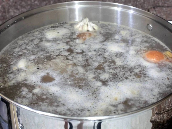 Vì sao canh xương thường nổi bọt khi nấu?-2