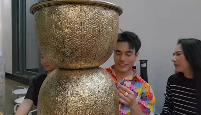 Hé lộ cơ ngơi mới mà Lê Dương Bảo Lâm xây vì mẹ vợ quá cố, nam diễn viên mua nhiều nội thất đắt đỏ-13