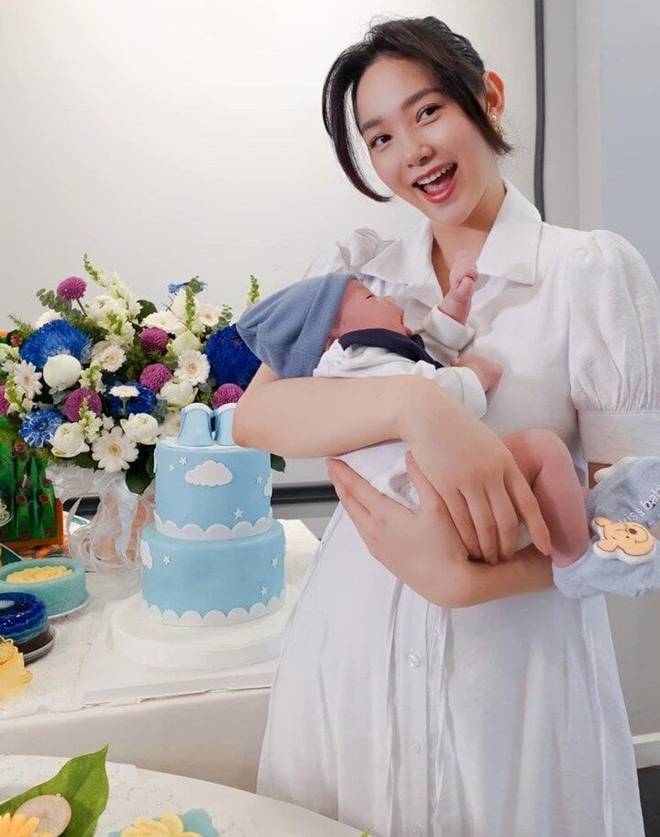 Minh Hằng chăm con vất vả suốt từ 6h sáng đến 11h đêm, từng định đặt tên con là Hyun Bin-1