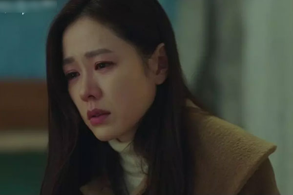 Tôi cưới, nhà chồng không cho một đồng, con đầy tháng mẹ chồng tặng chiếc túi sờn cũ khiến tôi nghẹn ngào-1