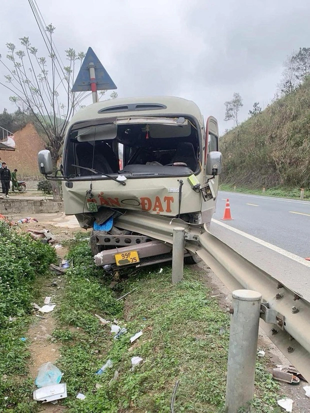 Xe khách tông vào hộ lan quốc lộ 1A, nhiều người bị thương-2