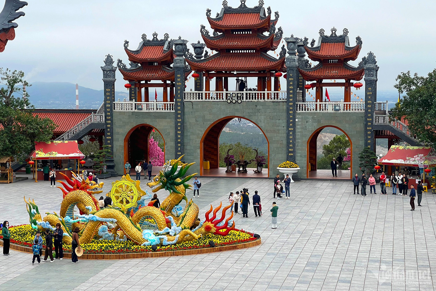 Cảnh hiếm thấy tại chùa Ba Vàng dịp đầu xuân-2