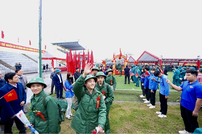 Bí thư Thành ủy Đinh Tiến Dũng dự ngày hội tòng quân huyện Ba Vì-3