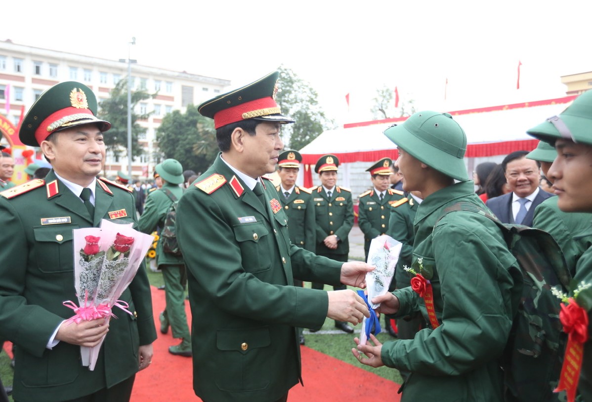 Bí thư Thành ủy Đinh Tiến Dũng dự ngày hội tòng quân huyện Ba Vì-4