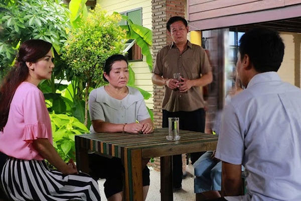 Đến dự sinh nhật con gái, tôi lặng người trước hành động của chồng cũ-2