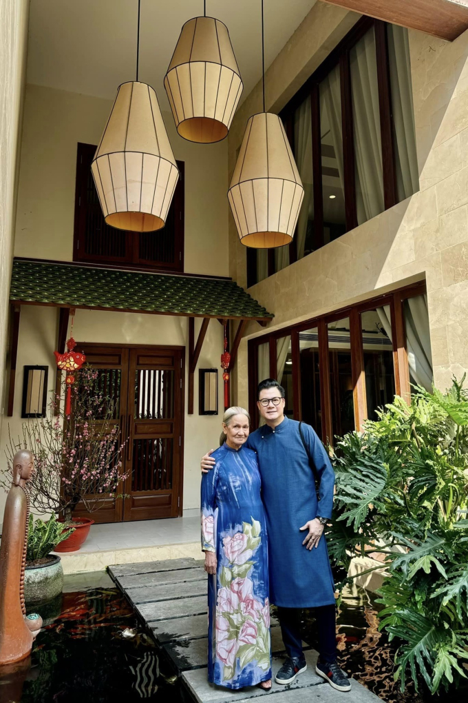 Nam ca sĩ đẹp trai, giàu có nhưng U50 vẫn không cưới vợ, sống cùng mẹ trong biệt thự phố 400m2 ở Sài Gòn-3