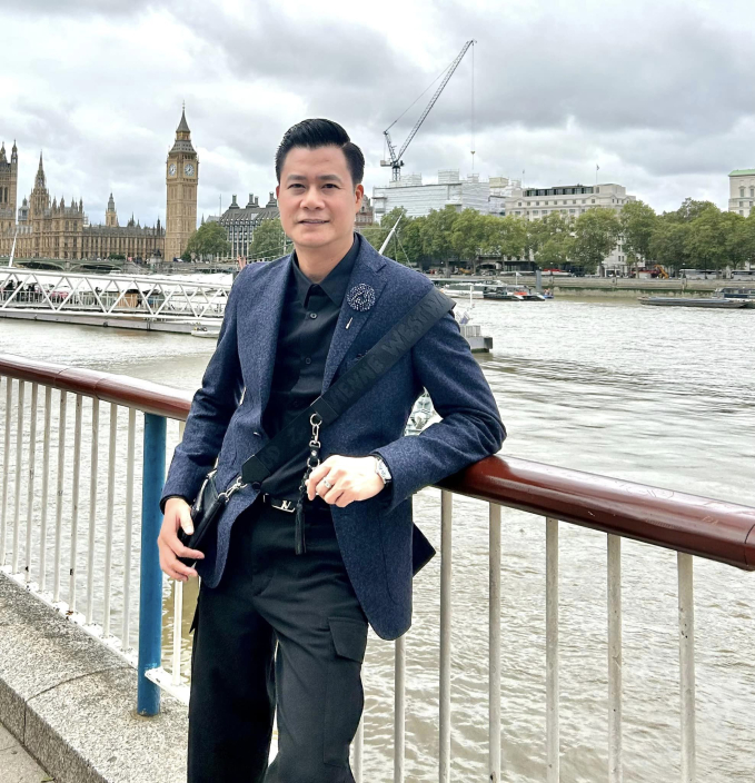 Nam ca sĩ đẹp trai, giàu có nhưng U50 vẫn không cưới vợ, sống cùng mẹ trong biệt thự phố 400m2 ở Sài Gòn-6