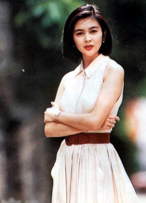 Mỹ nhân đẹp nhất Hồng Kông U70 vẫn xinh đẹp, rạng rỡ như gái trẻ: 1 bí quyết trước giờ đi ngủ khiến chị em phải học theo-4