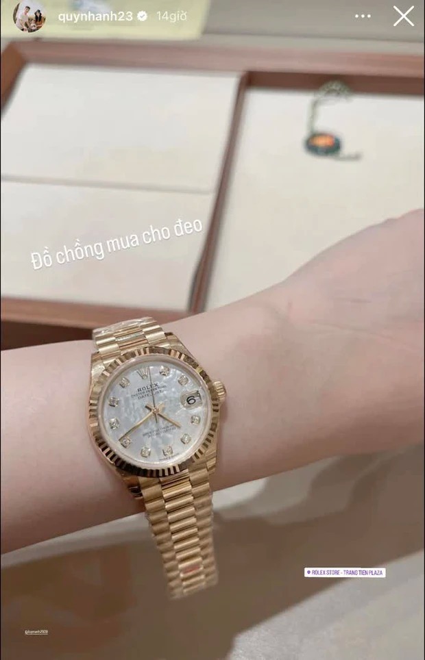 Chồng nổi tiếng thấy vợ bán hàng online cực khổ tặng cho chiếc túi hiệu giá bằng cả căn nhà: Làm gì mà giàu cỡ này?-3