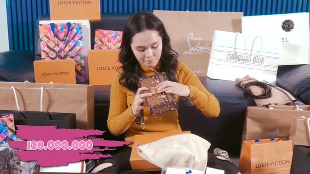 Chồng nổi tiếng thấy vợ bán hàng online cực khổ tặng cho chiếc túi hiệu giá bằng cả căn nhà: Làm gì mà giàu cỡ này?-7