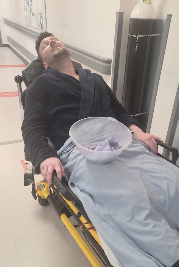 Người đàn ông 36 tuổi bị đau dữ dội, nhập viện cấp cứu sau khi lạm dụng 1 loại đồ uống suốt 2 năm-3