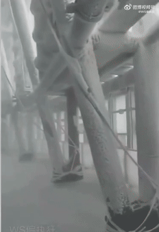 Hiện tượng lạ tại tòa tháp 632 mét cao nhất Trung Quốc: Băng tuyết phủ dày, cảnh bên trong khiến ai cũng ngỡ ngàng-2