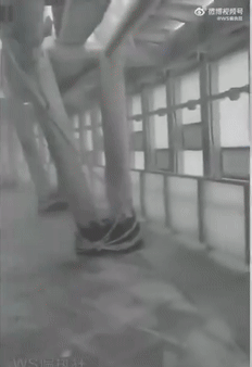 Hiện tượng lạ tại tòa tháp 632 mét cao nhất Trung Quốc: Băng tuyết phủ dày, cảnh bên trong khiến ai cũng ngỡ ngàng-3