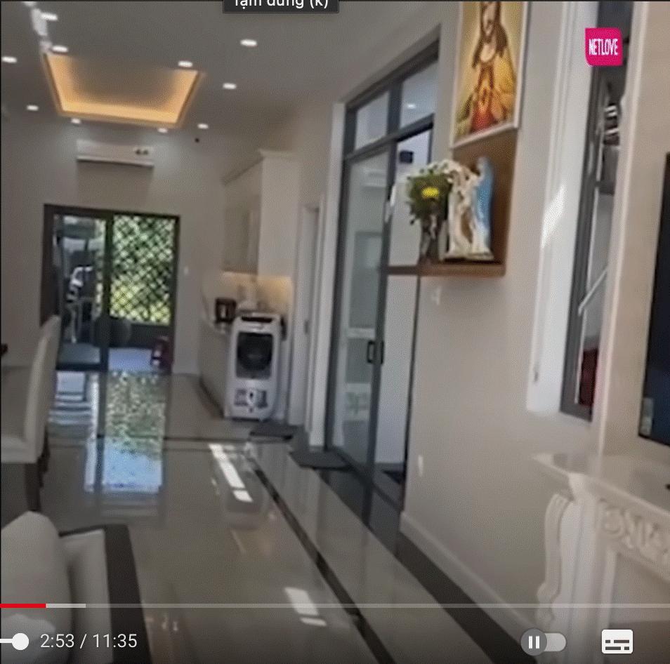 MC Quyền Linh khoe xây nhà khang trang cho mẹ ruột ở Tiền Giang, hút 5.000 người theo dõi livestream, khoe món quà tân gia độc lạ-2