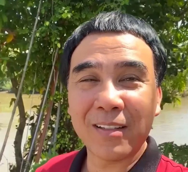 MC Quyền Linh khoe xây nhà khang trang cho mẹ ruột ở Tiền Giang, hút 5.000 người theo dõi livestream, khoe món quà tân gia độc lạ-4