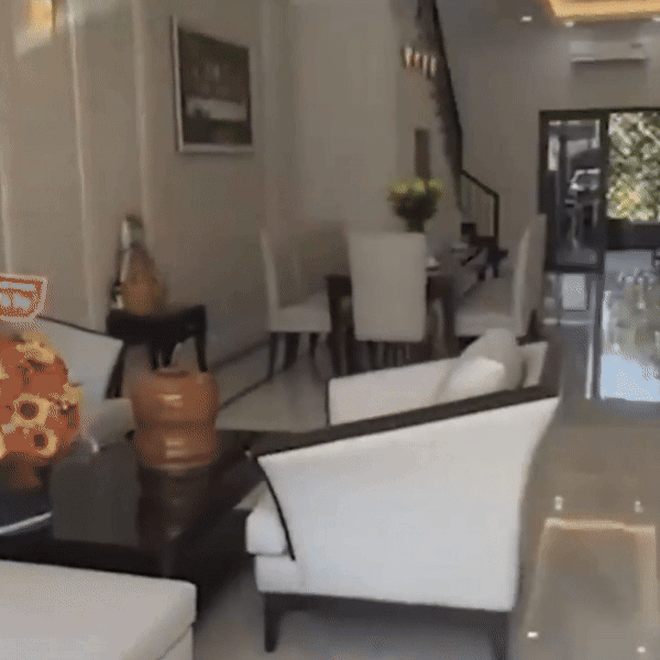 MC Quyền Linh khoe xây nhà khang trang cho mẹ ruột ở Tiền Giang, hút 5.000 người theo dõi livestream, khoe món quà tân gia độc lạ-12