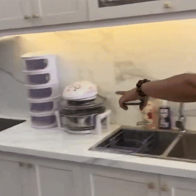 MC Quyền Linh khoe xây nhà khang trang cho mẹ ruột ở Tiền Giang, hút 5.000 người theo dõi livestream, khoe món quà tân gia độc lạ-16