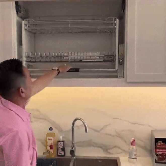 MC Quyền Linh khoe xây nhà khang trang cho mẹ ruột ở Tiền Giang, hút 5.000 người theo dõi livestream, khoe món quà tân gia độc lạ-17