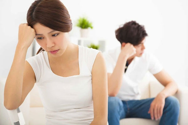 Đêm tân hôn mẹ chồng lên ngủ cùng con trai, con dâu vì lý do bất ngờ-2