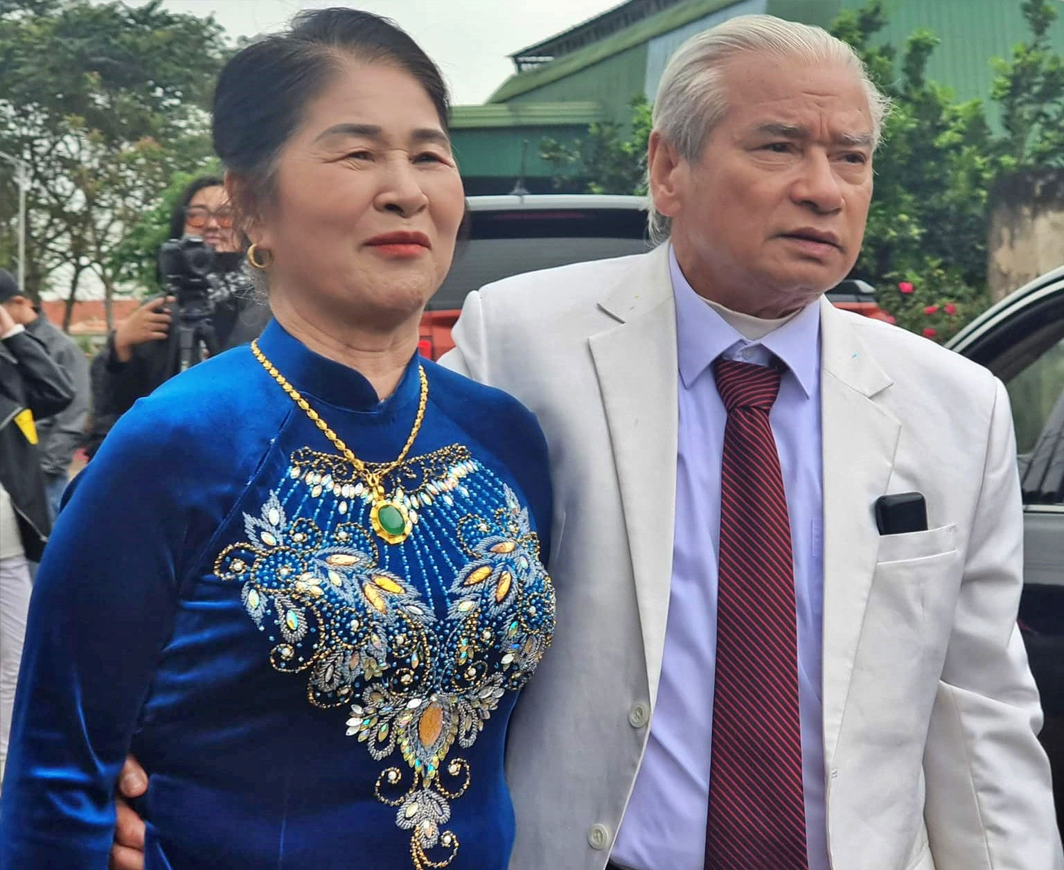 Đám cưới vợ chồng U80: Rước dâu bằng 25 xe ô tô, đãi 30 mâm không nhận tiền mừng-2