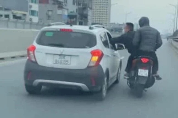 Hai thanh niên tạt đầu ô tô, đánh người: Hành vi của tôi là côn đồ-3