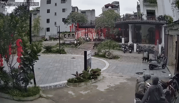 Phẫn nộ: Nhân viên bảo vệ quán cà phê bị khách vác ghế hành hung vì... đưa vé xe số 49-1