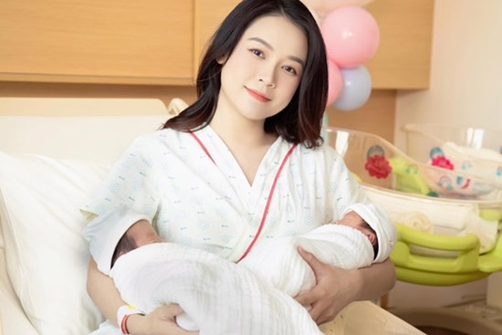 Diễn viên Sam hạnh phúc đón tin vui với chồng doanh nhân