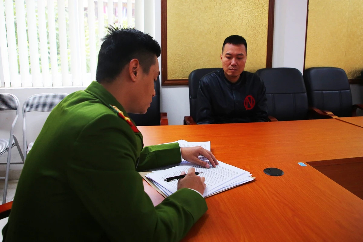 Hai thanh niên tạt đầu ô tô, đánh người: Hành vi của tôi là côn đồ-1