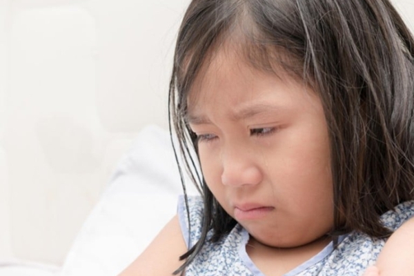 Bà mẹ bị ném đá vì dùng dây trói con lại để khỏi chạy lung tung, đã thế còn rao giảng đạo lý-3