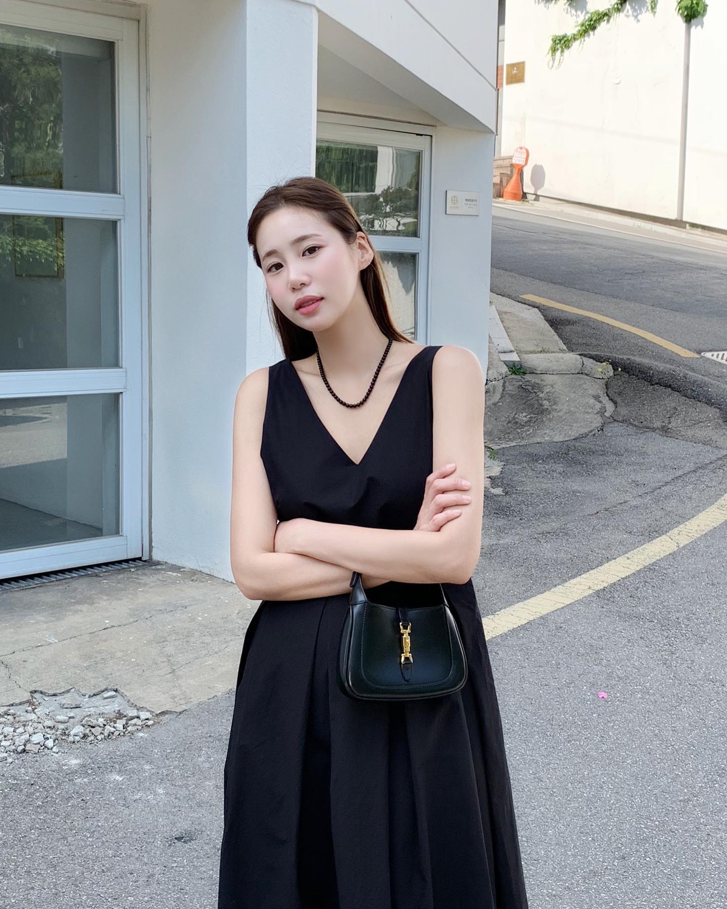 4 mẫu váy liền tối giản, mặc lên cực sang-3