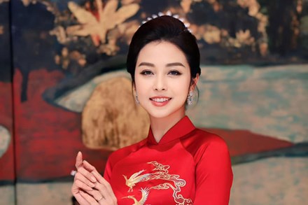 Hoa hậu đông con nhất nhì showbiz Việt: U40 vẫn đẹp nõn nà, đáp trả tinh tế khi bị nói 