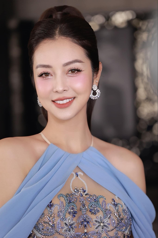 Hoa hậu đông con nhất nhì showbiz Việt: U40 vẫn đẹp nõn nà, đáp trả tinh tế khi bị nói đẹp mà 2 đời chồng-13