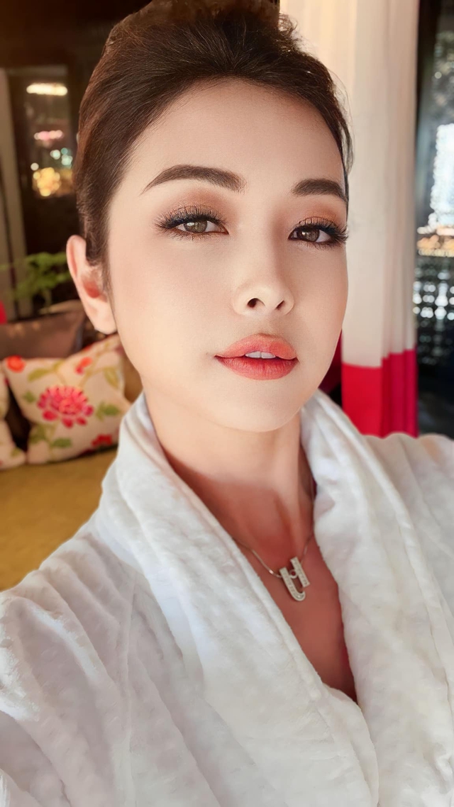 Hoa hậu đông con nhất nhì showbiz Việt: U40 vẫn đẹp nõn nà, đáp trả tinh tế khi bị nói đẹp mà 2 đời chồng-2