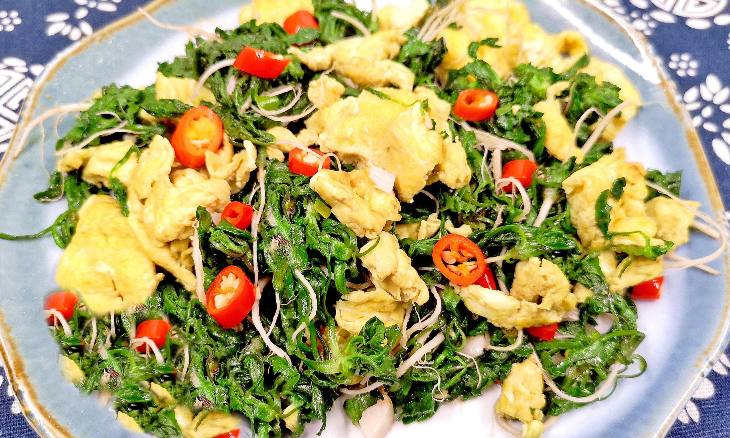 Loại rau dại tươi mới đầu tiên của mùa xuân, bổ hơn bắp cải, bổ hơn tỏi tây, làm bánh rất ngon-5