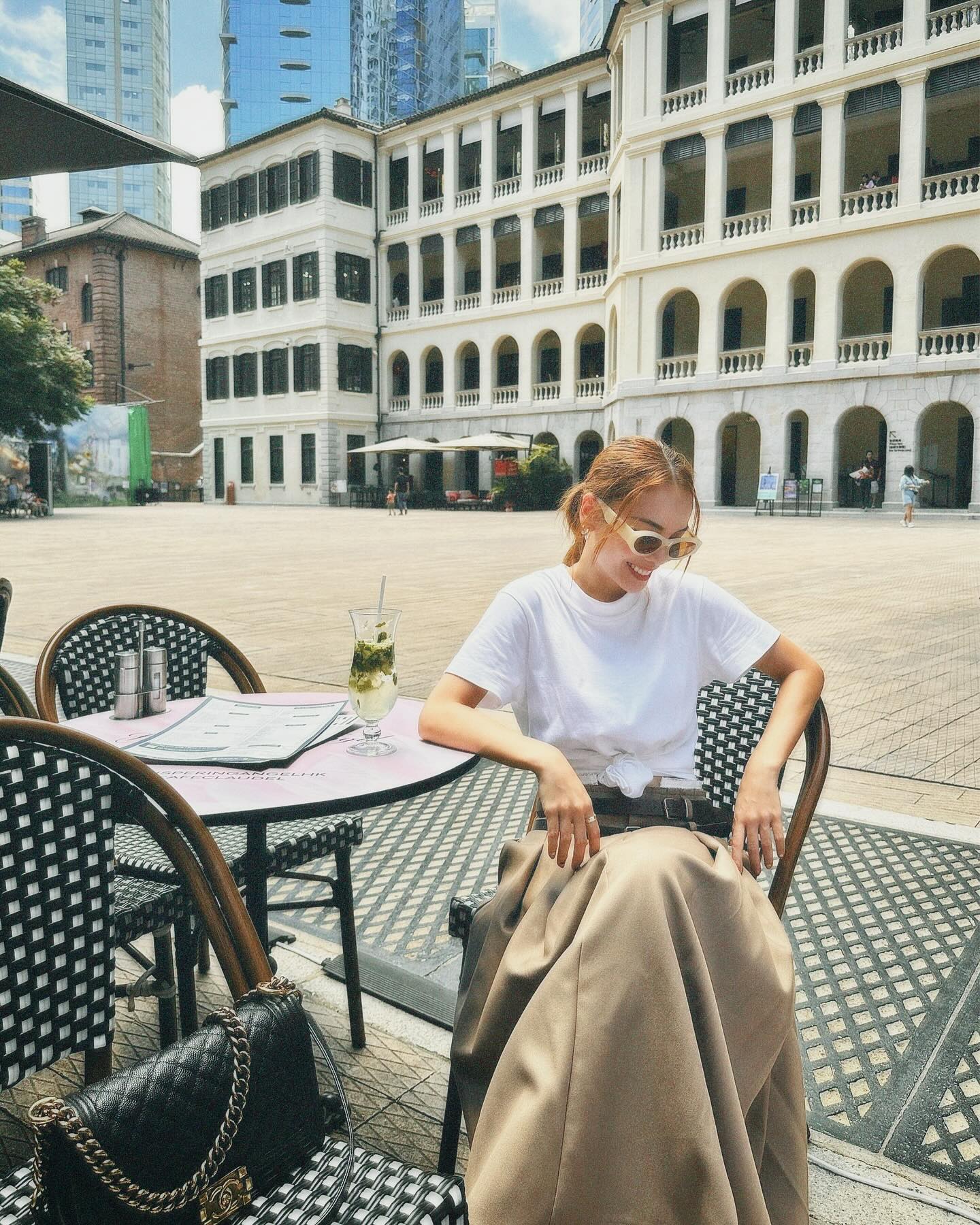 4 mẫu áo trắng giúp các mỹ nhân Việt mặc đẹp từ mùa xuân sang hè-3