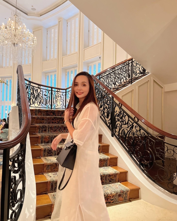 Ái nữ nhà cựu Chủ tịch CLB Sài Gòn bụng bầu vượt mặt vẫn bảo vệ chồng khi bị anti-fan nói giành quả bóng vàng nhờ bố vợ-4