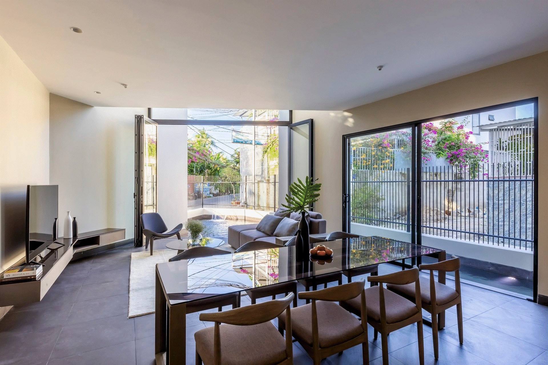 Nhà có hồ bơi bao quanh, sân thượng có vườn đẹp như cổ tích ở Nha Trang-14