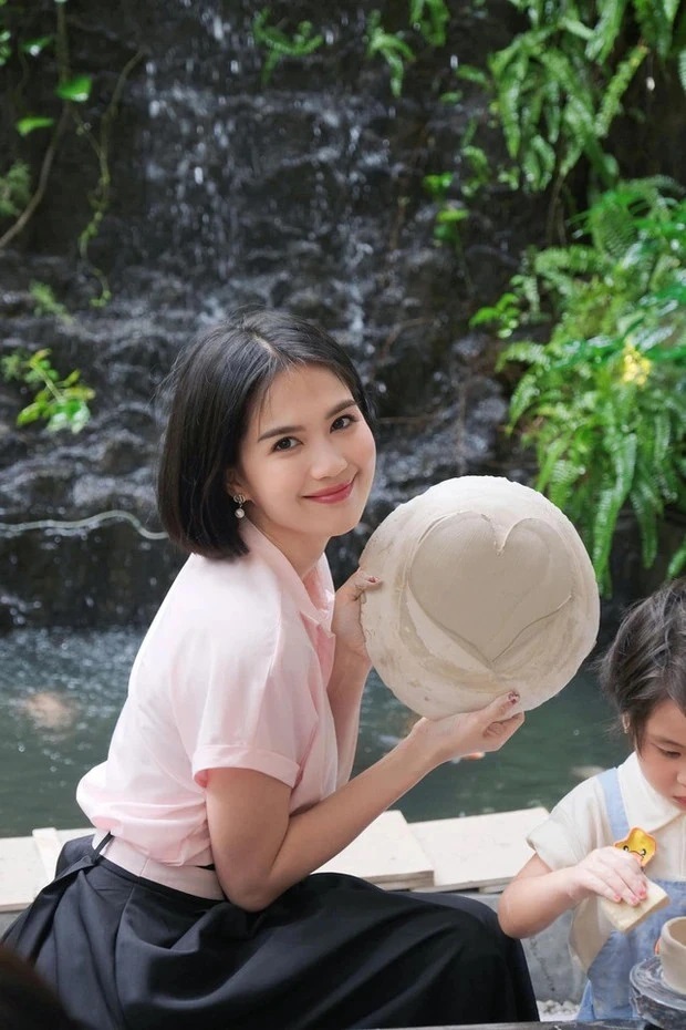 Bộ ảnh comeback của Ngọc Trinh: Nhẹ nhàng không sexy, nhan sắc hậu tăng cân ra sao?-7