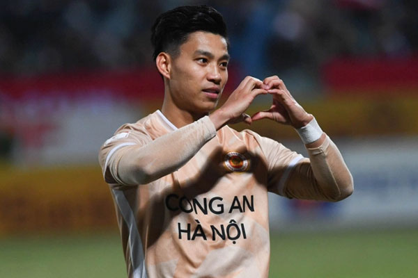 Văn Thanh liên tục bị bắt gặp ôm ấp chị đẹp nơi công cộng, người yêu chưa công khai có phản ứng ra sao?-6